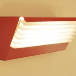 Red and white lacquered wall light whith shutters by Jacques Biny