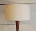 Lampadaire en bois de Joseph-André Motte edition Disderot