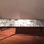 Table basse en carreaux emaillés de Mado Jolain