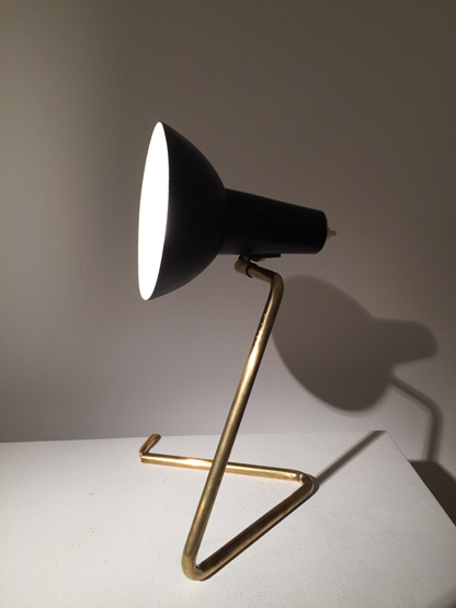 1_petite_lampe_bureau_sarfatti_design_galerie_meublesetlumieres.jpg