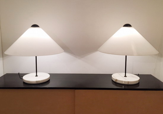 1_paire_de_grandes_lampes_de_vico_magistretti_o_luce_italie_galerie_meubles_et_lumieres.jpg