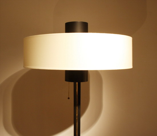 2_lampadaire_arlus_galerie_meubles_et_lumieres.jpg