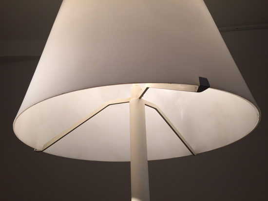 Ingrand_Max_lampadaire_blanc_Fontana_Arte_galeriemeublesetlumieres_paris_3.jpg