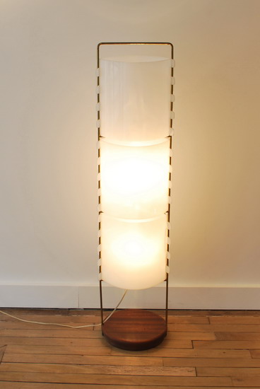 1_lampadaire_perspex_joseph_andre_motte_galerie_meubles_et_lumieres.jpg