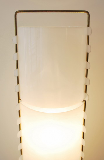 2_lampadaire_perspex_joseph_andre_motte_galerie_meubles_et_lumieres.jpg