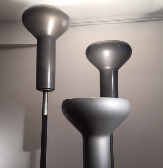 2_serie_de_trois_lampadaires_Gino_Sarfatti_Galerie_Meubles_et_Lumieres.jpg