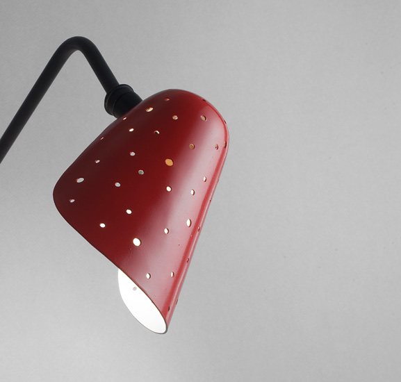 mathieu_applique_abatjour_cocotte_metal_perfore_rouge_1950_design_meublesetlumieres_3.jpg