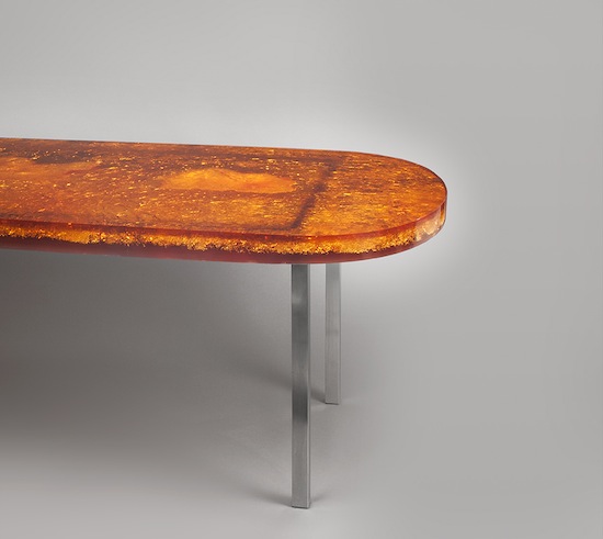 2_table_defouquieres_resine_orange_design_1950_meublesetlumieres_pad.jpg