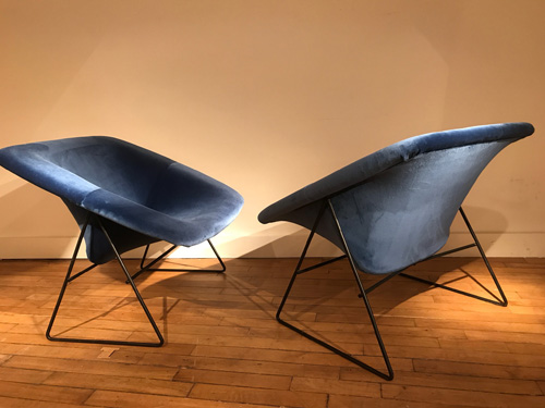 Paire_fauteuils_bleu_corb_ARP_1.jpg