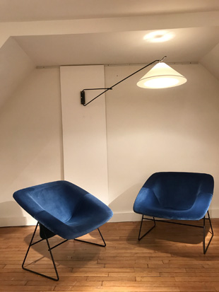 Paire_fauteuils_bleu_corb_ARP_6.jpg