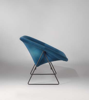 Paire_de_fauteuils_Corb_bleu_de_ARP_tissu_kvadrat_4.jpg