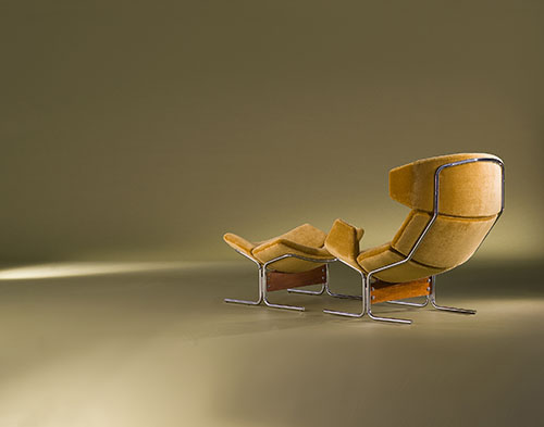 3_fauteuil_et_repose_pied_Triennale_de_Michel_Mortier.jpg